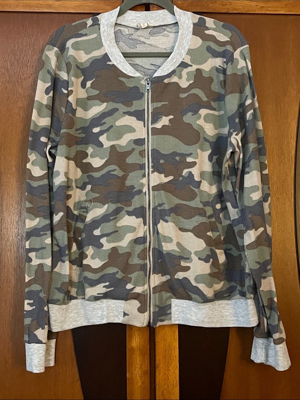 Lightweight Waffle Knit Camo Zip-Up Jacket w/Heather Trim & Front Slant Pockets